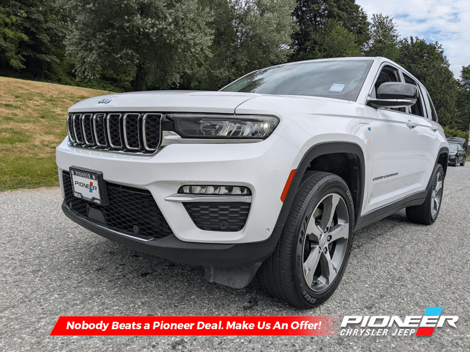 2023 Jeep Grand Cherokee 4xe Base Dual 10″ Displays w/ Nav