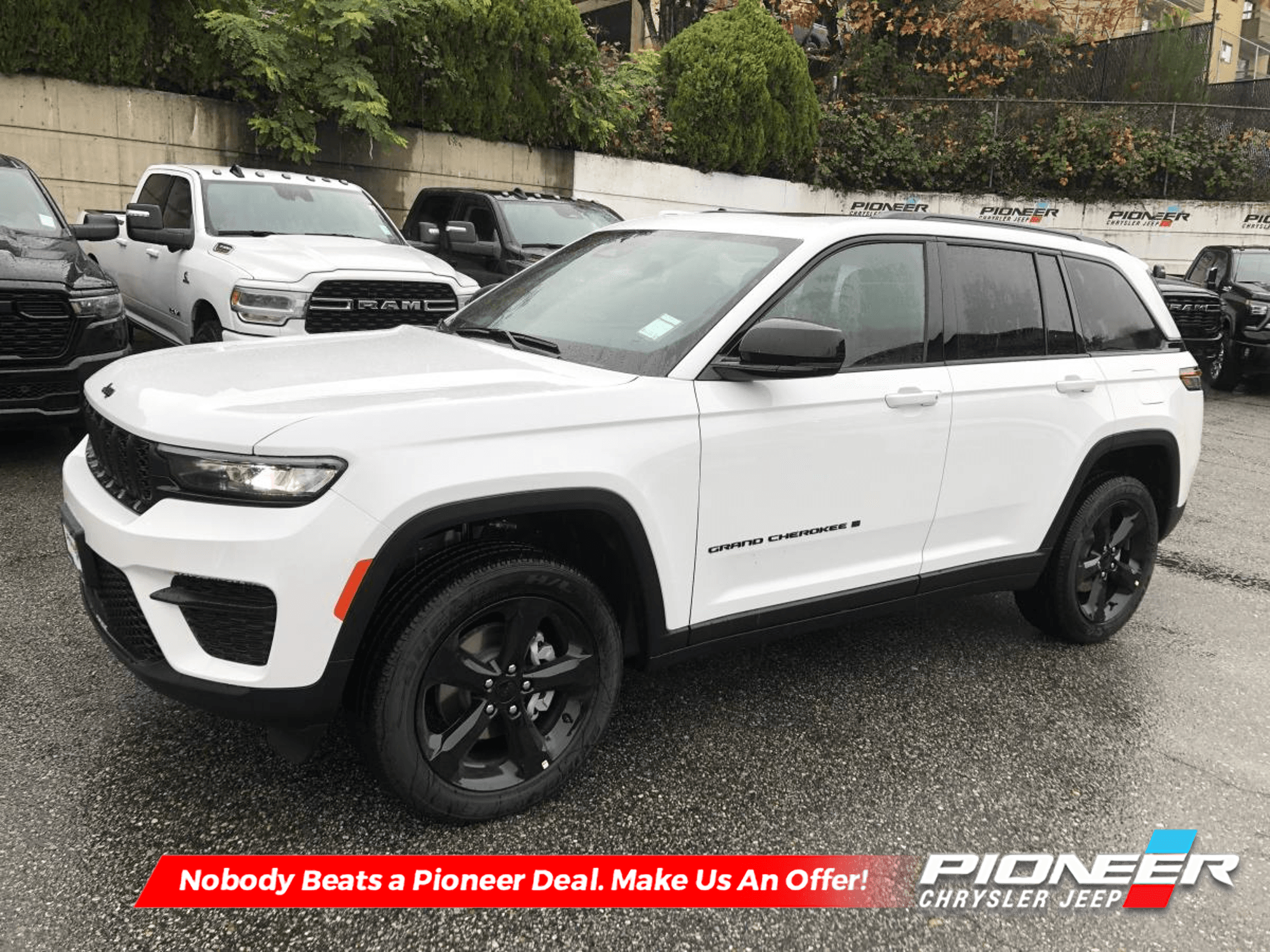 2025 Jeep Grand Cherokee Altitude - Sunroof