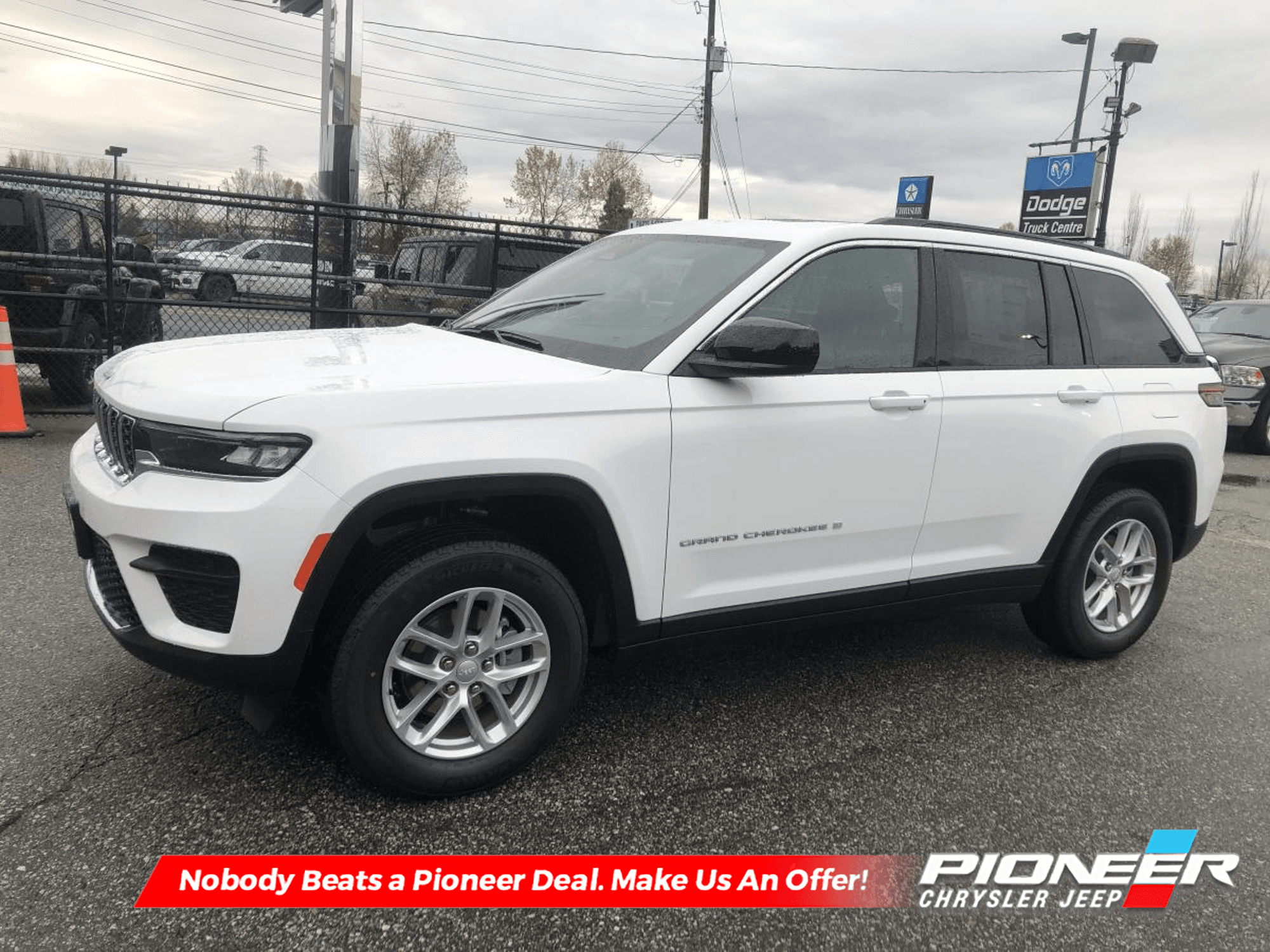 2025 Jeep Grand Cherokee Laredo - Sunroof - Low Mileage