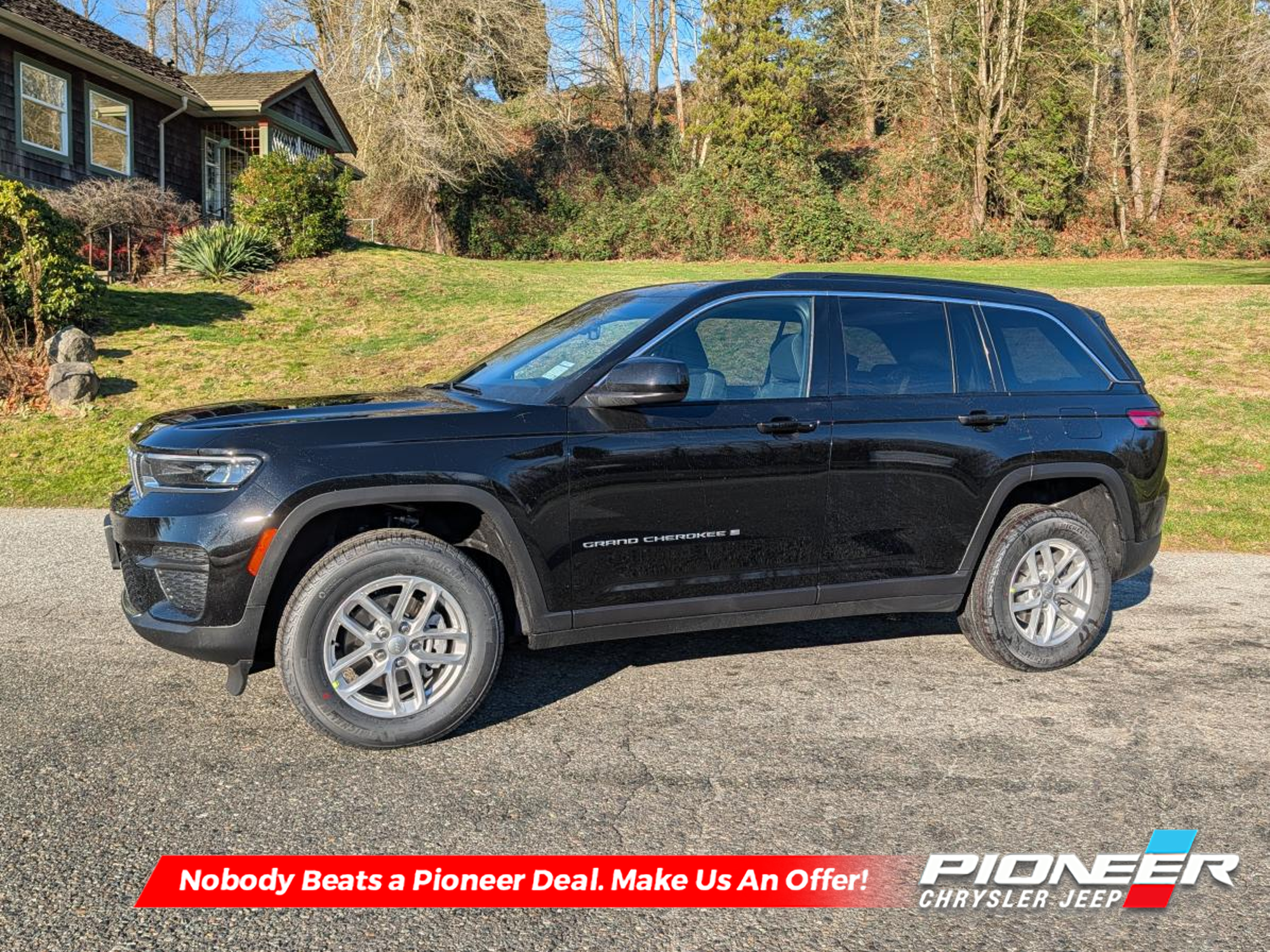 2025 Jeep Grand Cherokee Laredo - Low Mileage