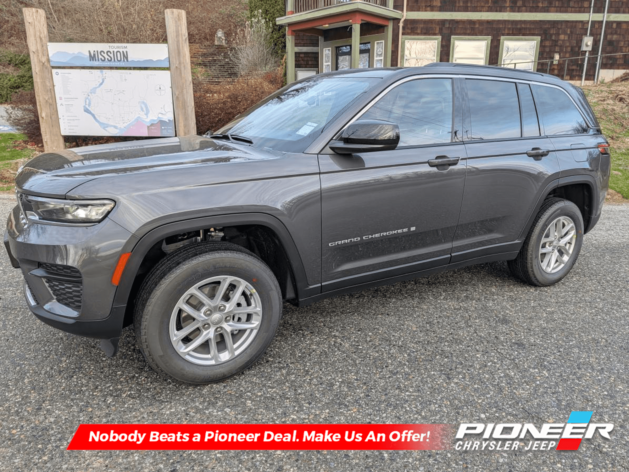 2025 Jeep Grand Cherokee Laredo - Sunroof - Low Mileage