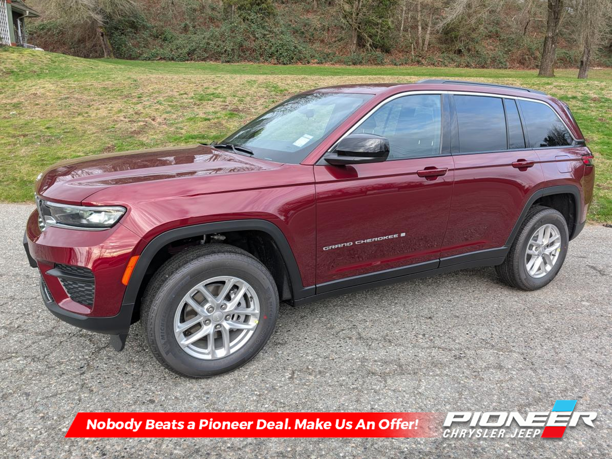 2025 Jeep Grand Cherokee Laredo - Sunroof - Low Mileage