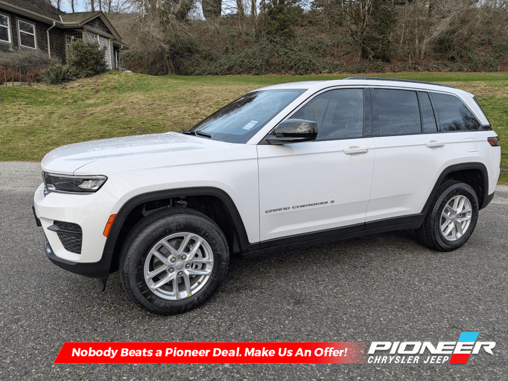 2025 Jeep Grand Cherokee Laredo - Low Mileage