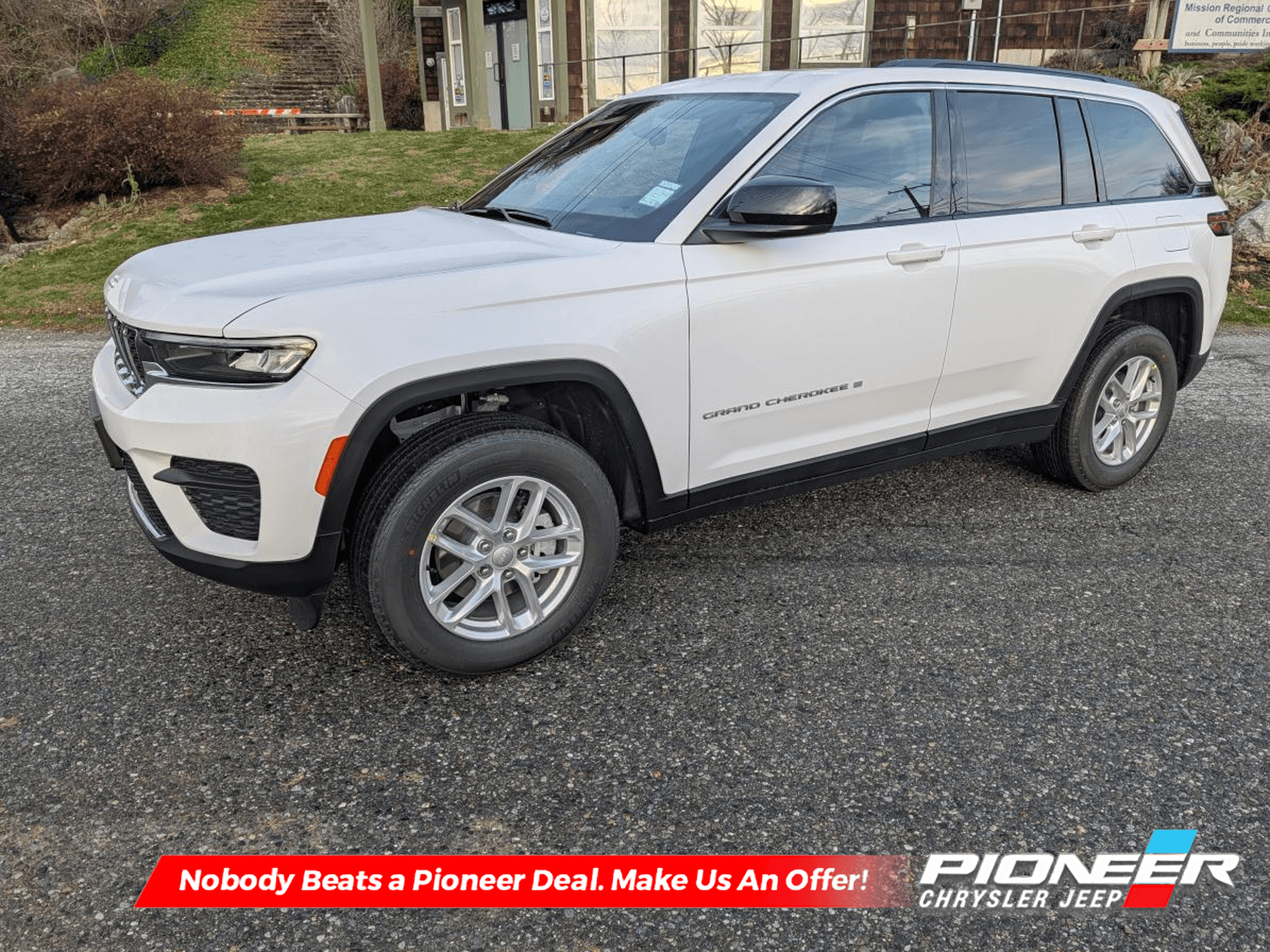 2025 Jeep Grand Cherokee Laredo - Sunroof - Low Mileage