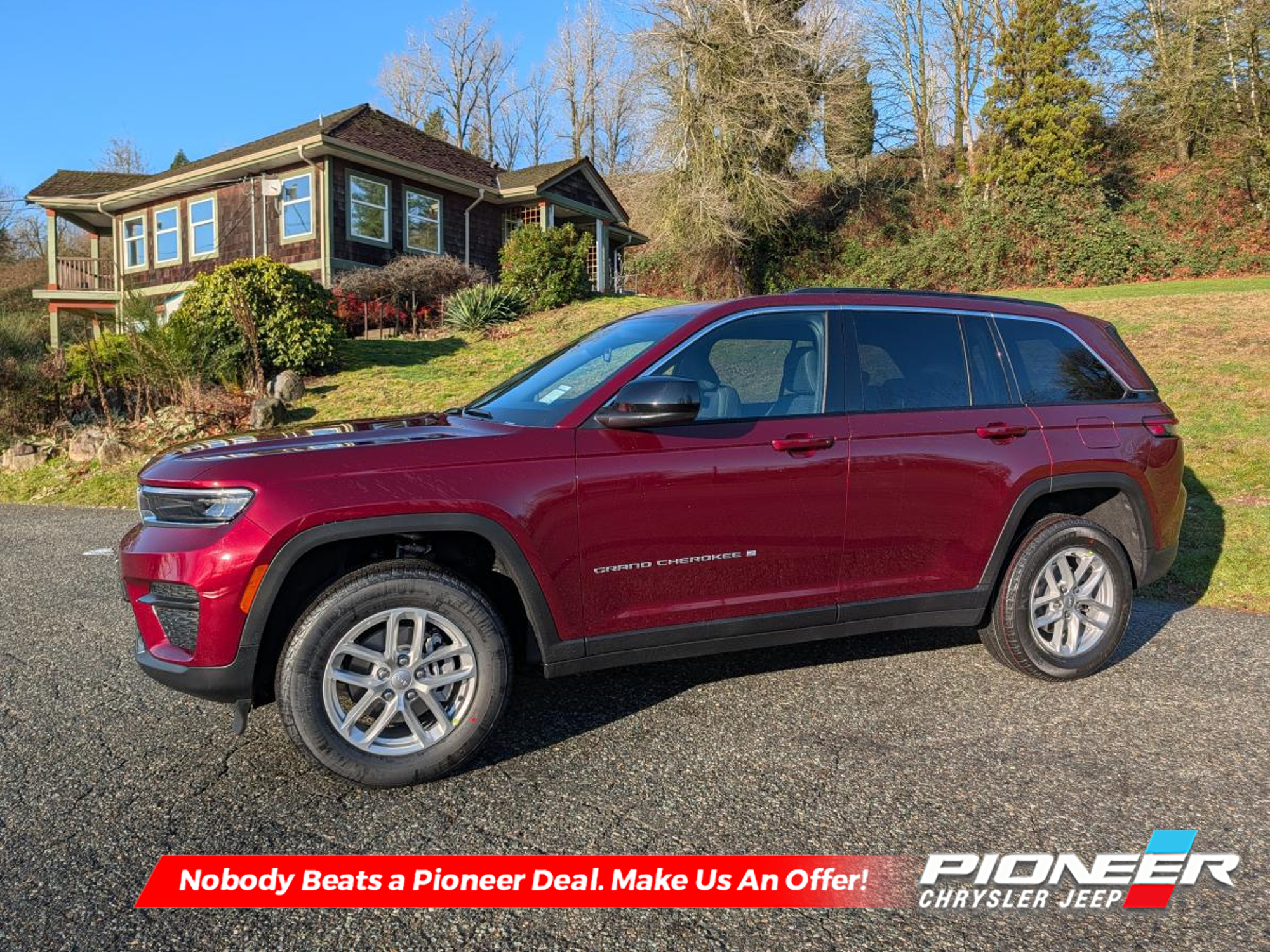 2025 Jeep Grand Cherokee Laredo - Low Mileage