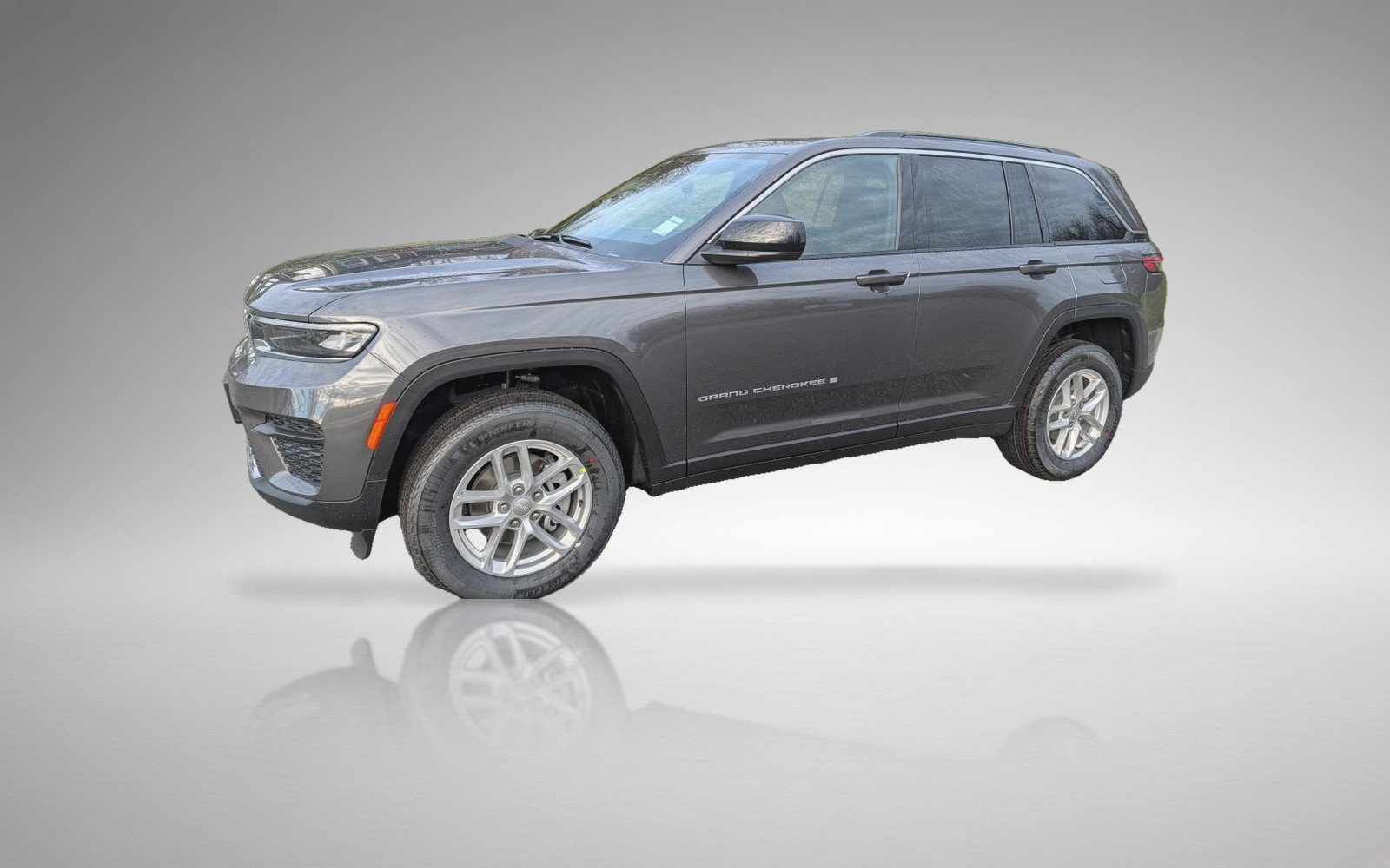 2025 Jeep Grand Cherokee Laredo - Low