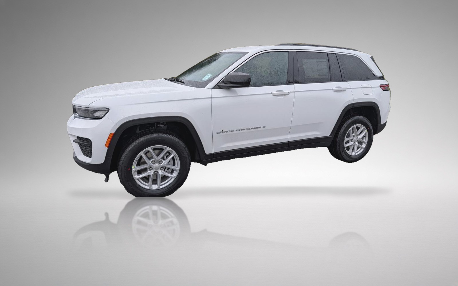 2025 Jeep Grand Cherokee Laredo - Low