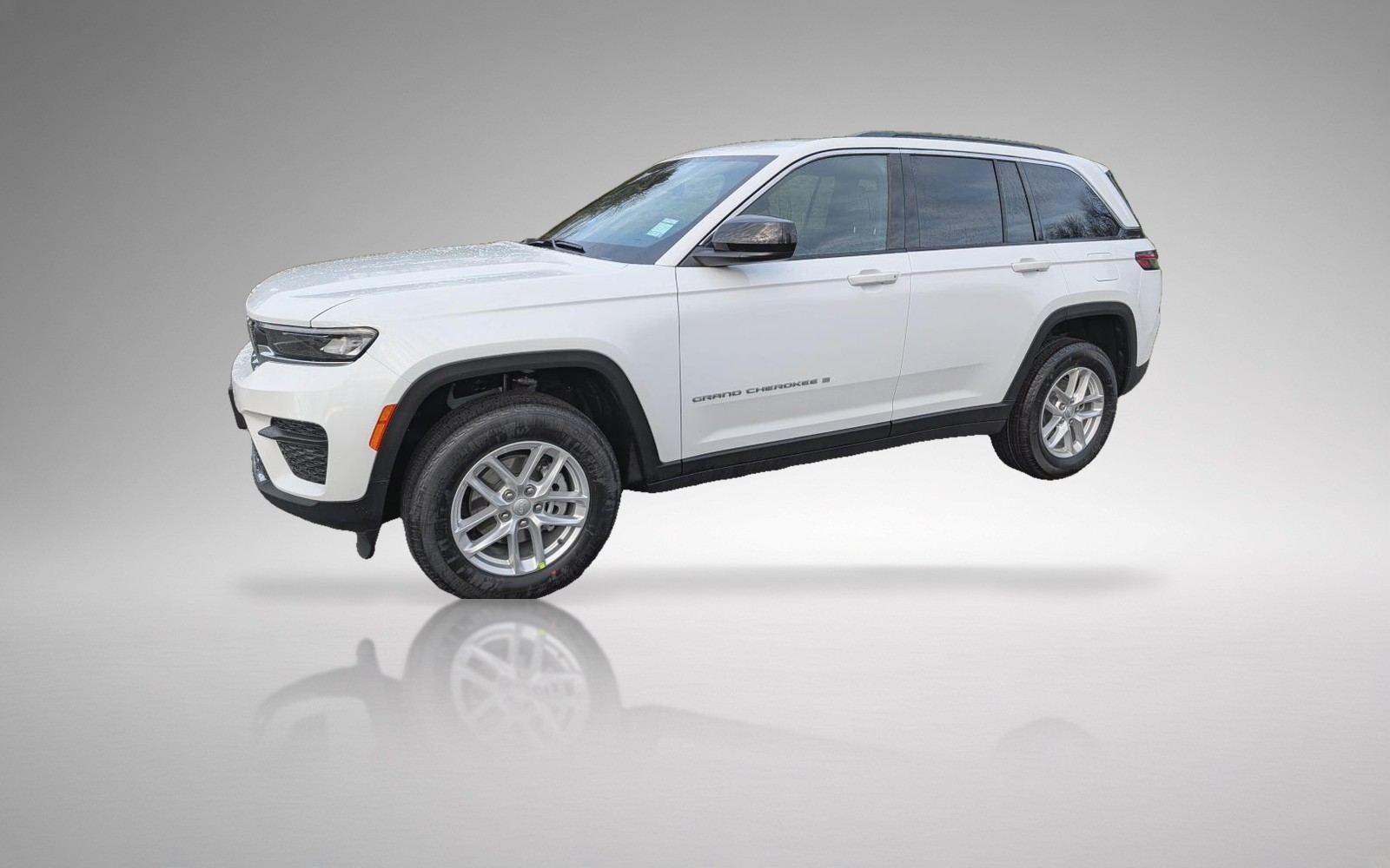 2025 Jeep Grand Cherokee Laredo - Low